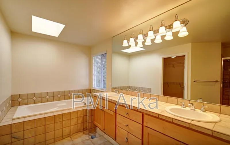 10260 Ne 30th Pl - Photo 4 of 12