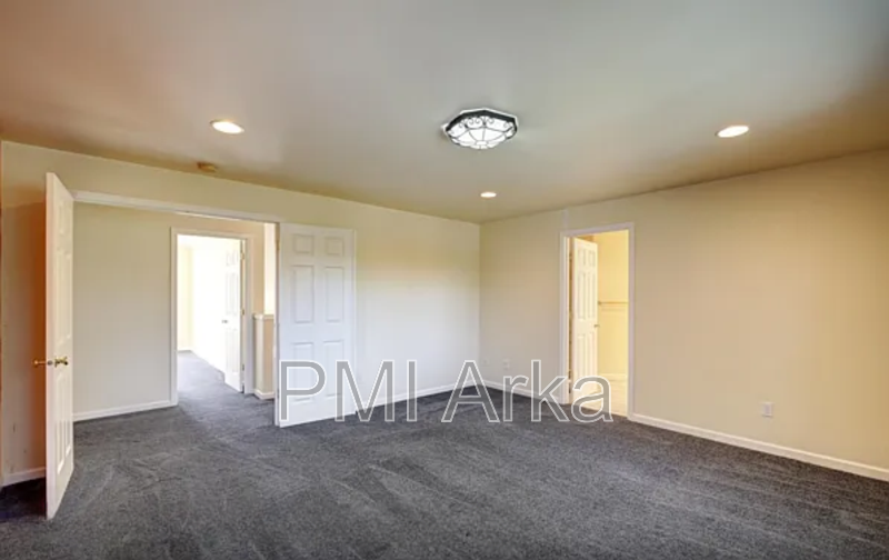 10260 Ne 30th Pl - Photo 5 of 12