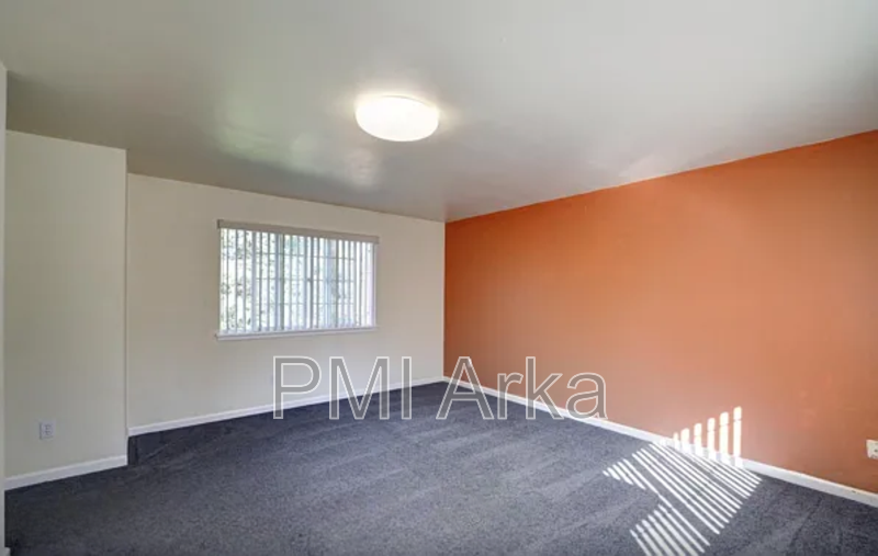 10260 Ne 30th Pl - Photo 6 of 12