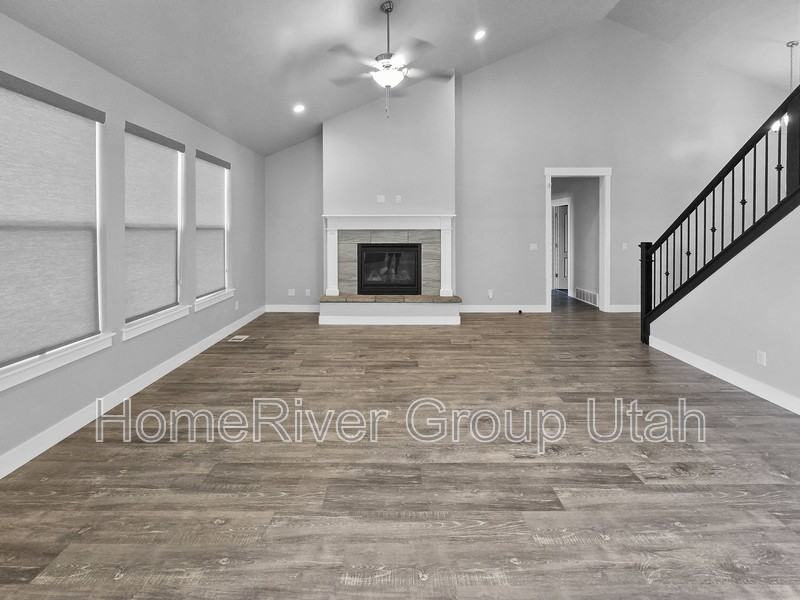 3818 S Rock Dr - Photo 3 of 24