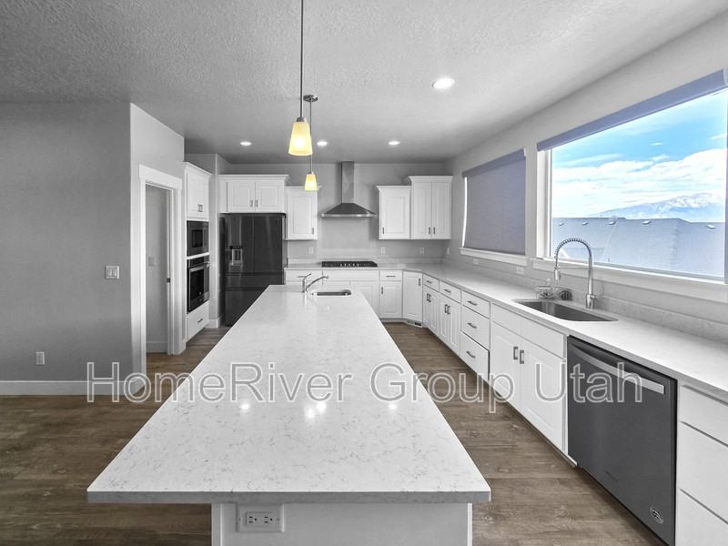 3818 S Rock Dr - Photo 4 of 24