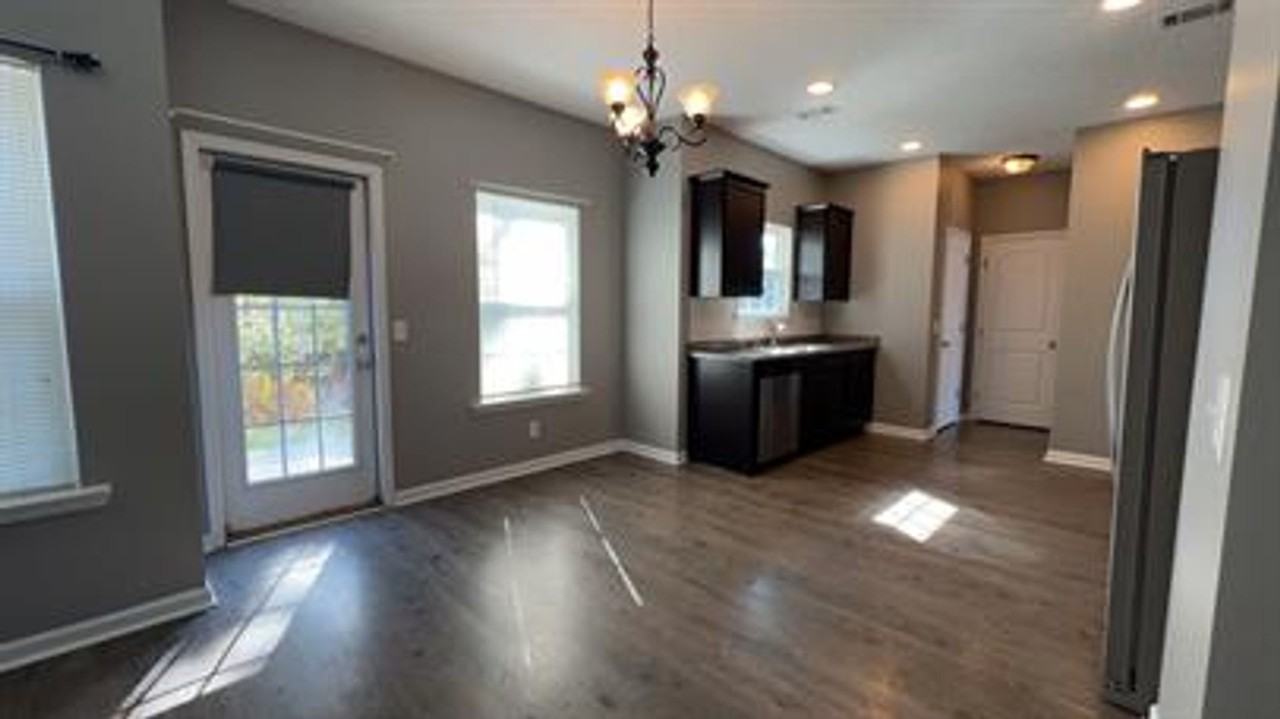 1605 Longleaf Ct - Photo 2 of 32