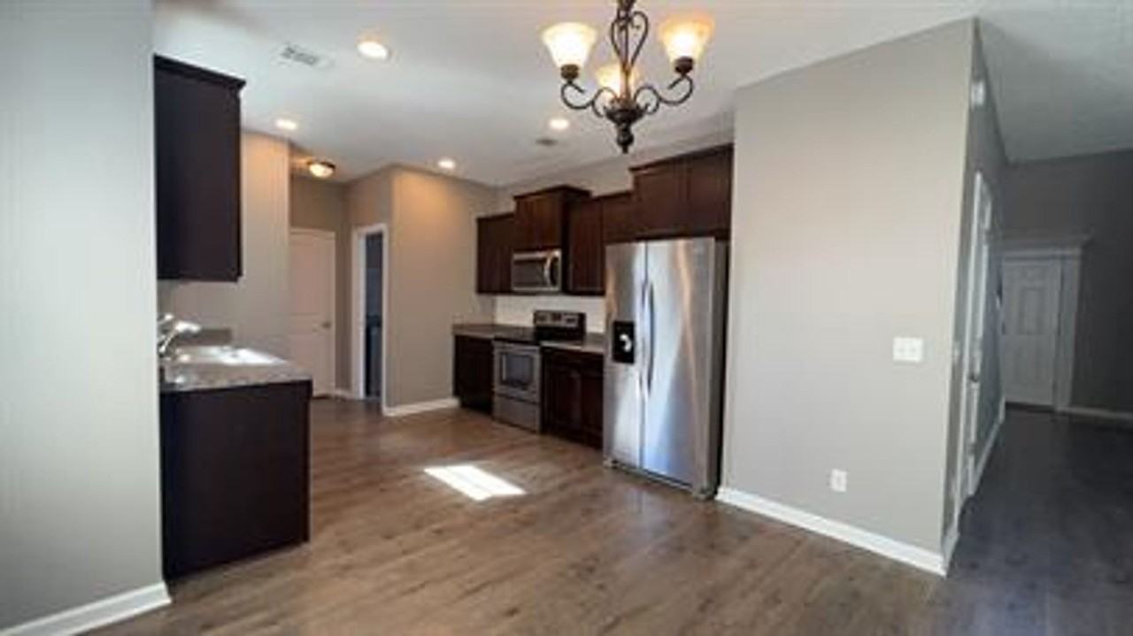 1605 Longleaf Ct - Photo 4 of 32