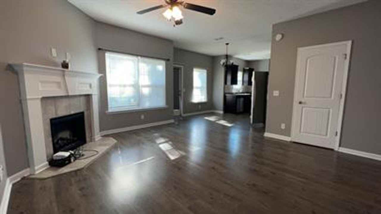 1605 Longleaf Ct - Photo 6 of 32