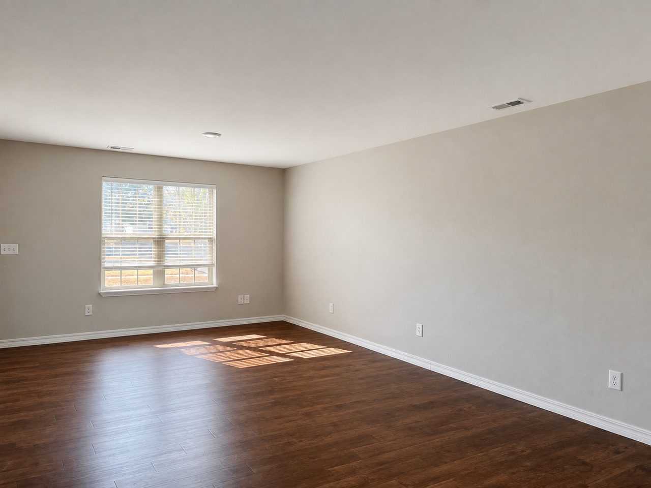 2129 Kentucky Ave - Photo 2 of 6