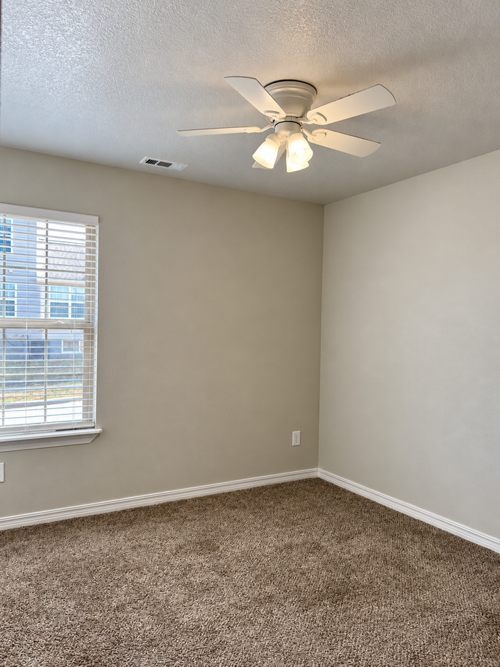 2129 Kentucky Ave - Photo 4 of 6