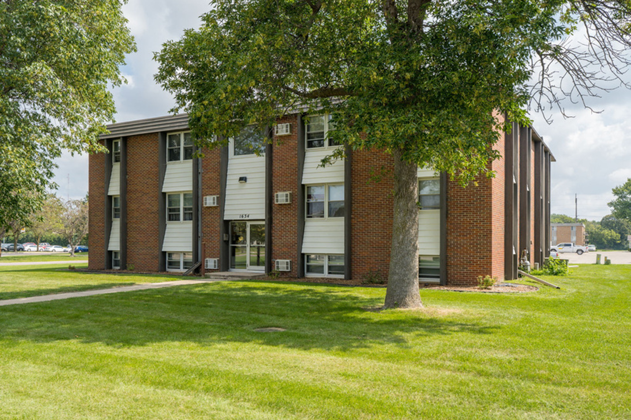 Colony Court Apartments - Photo 3 of 33