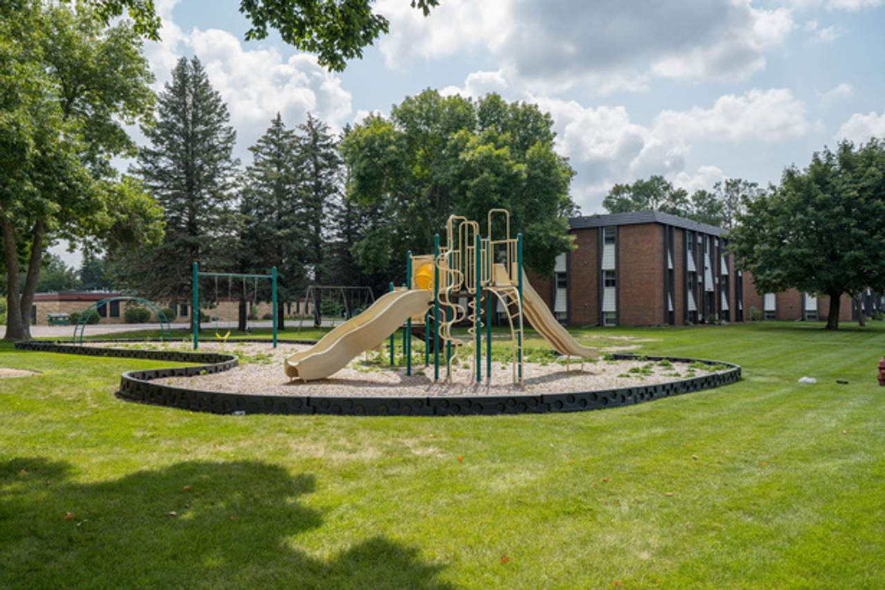Colony Court Apartments - Photo 5 of 33