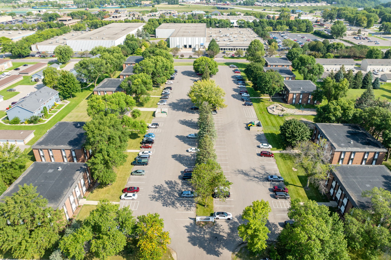 Colony Court Apartments - Photo 7 of 33
