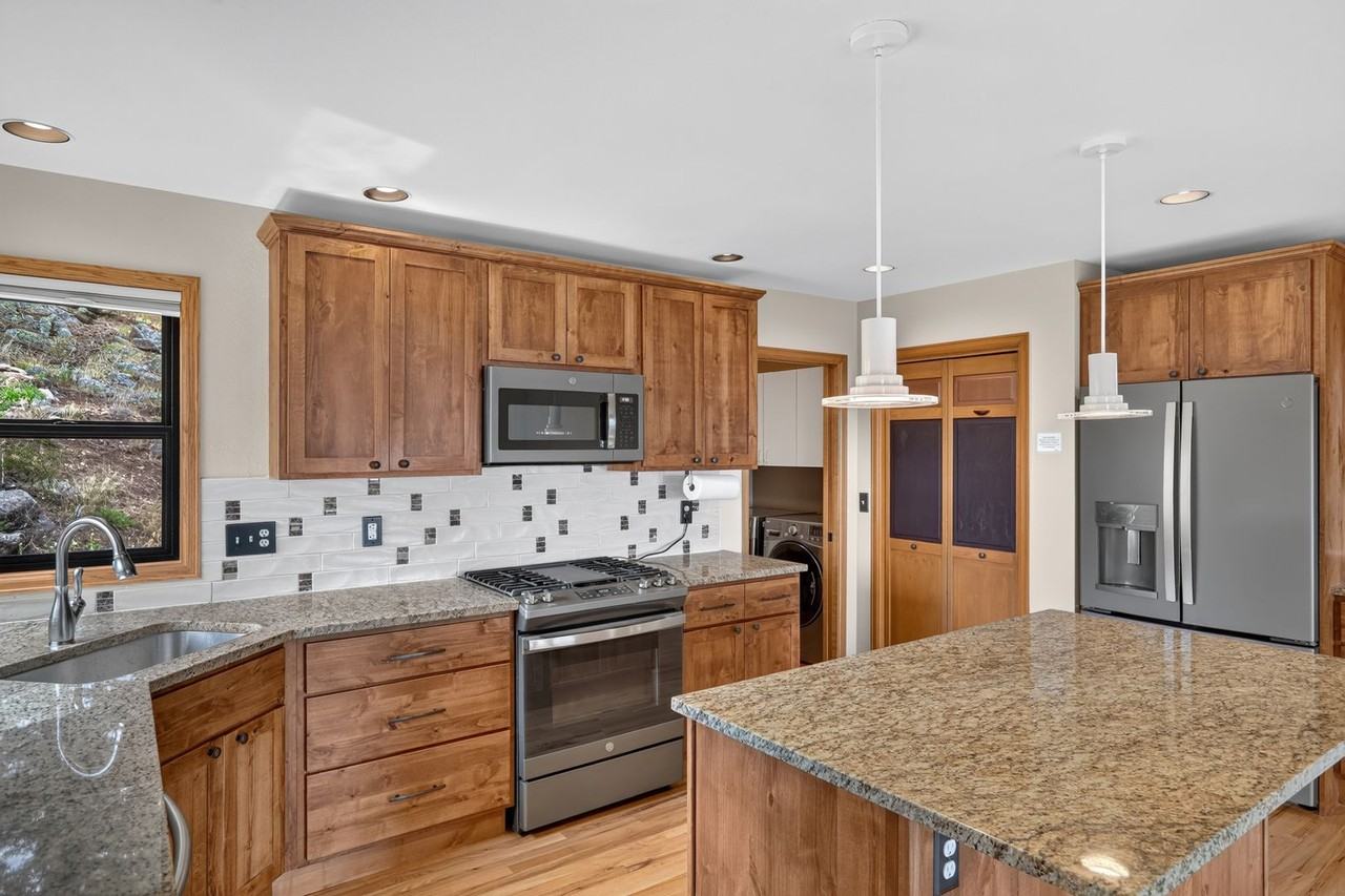 84 Canon View Rd - Photo 3 of 49