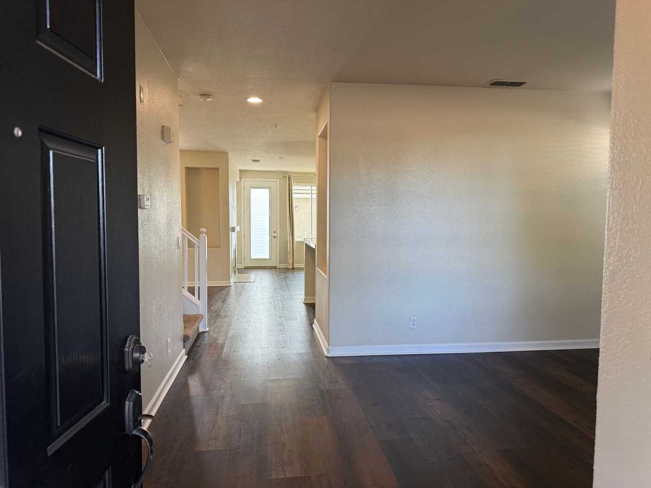 52 Rockwell St - Photo 3 of 44