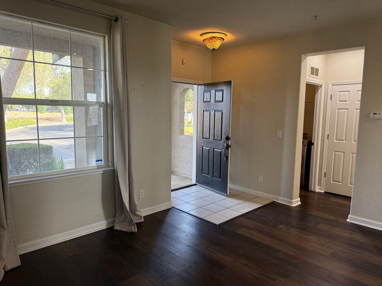 52 Rockwell St - Photo 5 of 44