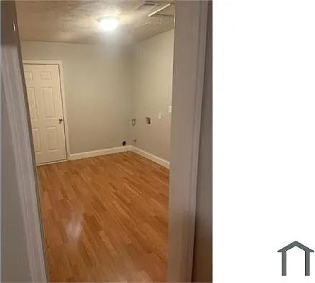 2395 Hybrook Ln - Photo 3 of 7