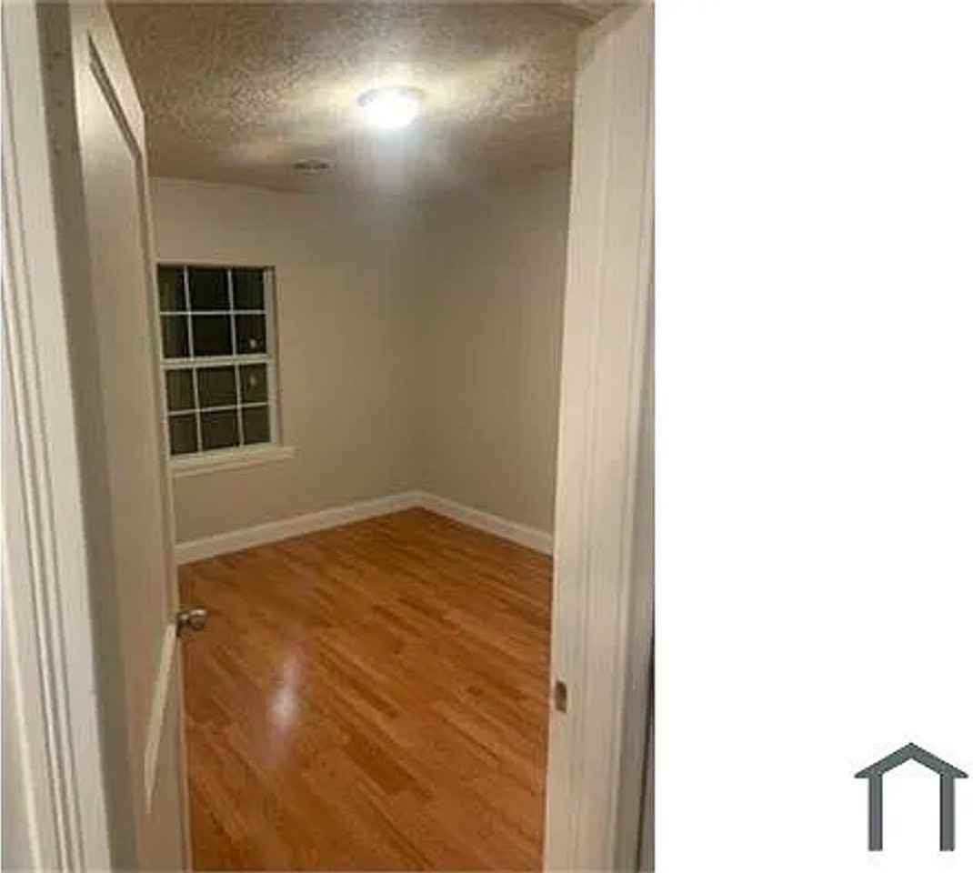 2395 Hybrook Ln - Photo 4 of 7