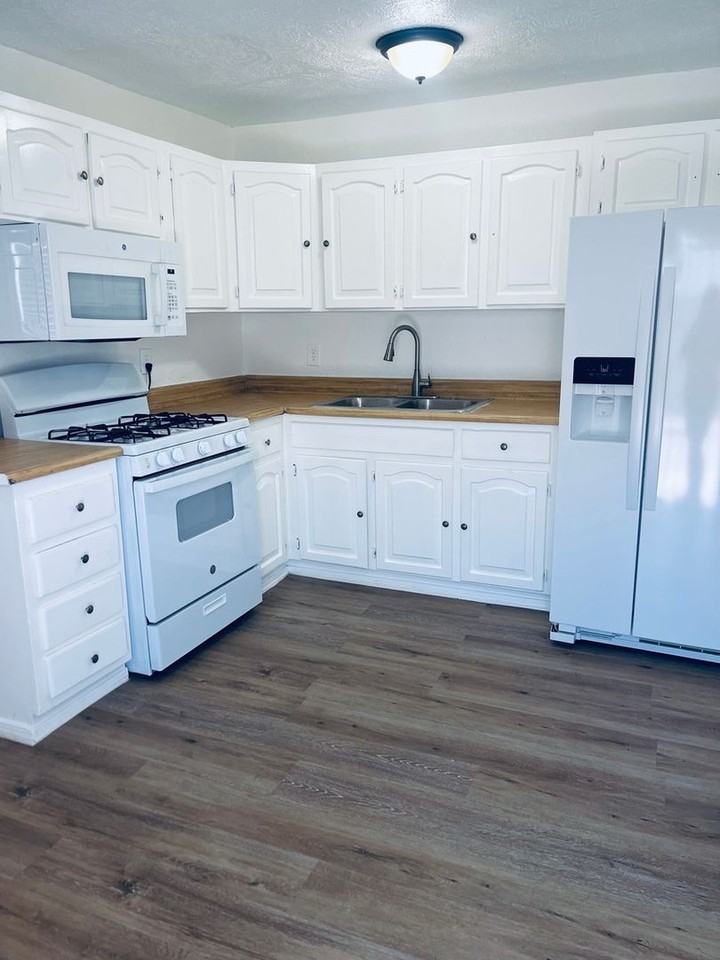 1818 Edith Blvd Se - Photo 3 of 17
