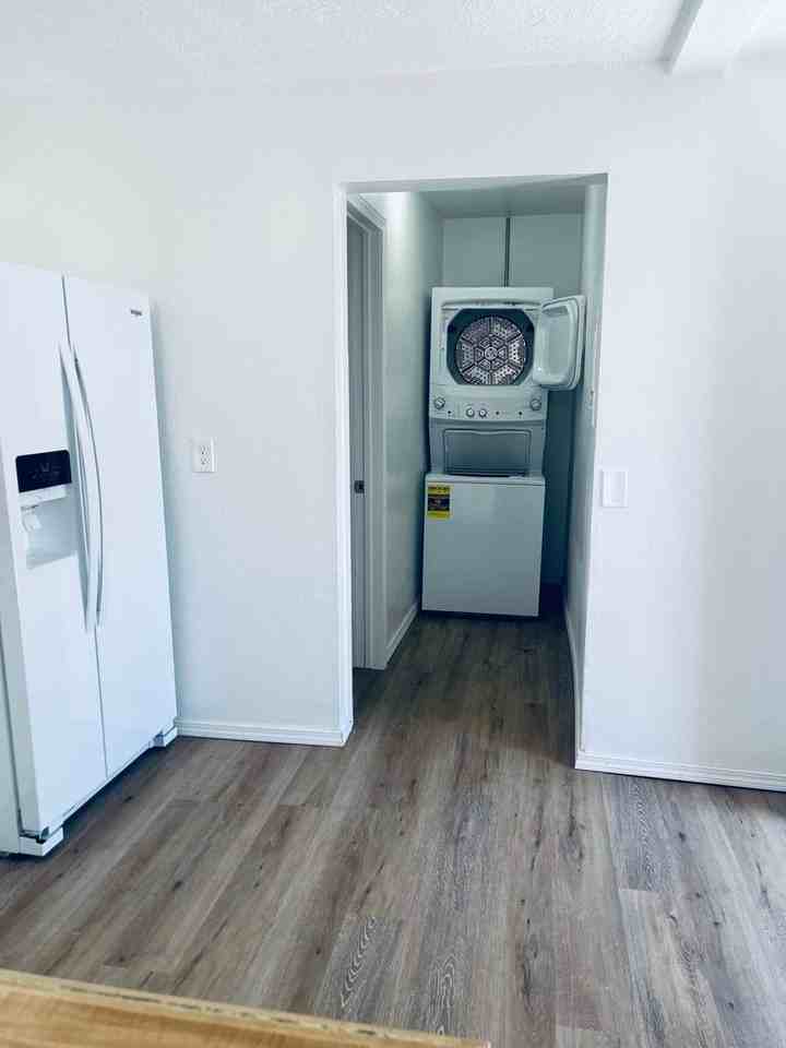 1818 Edith Blvd Se - Photo 4 of 17