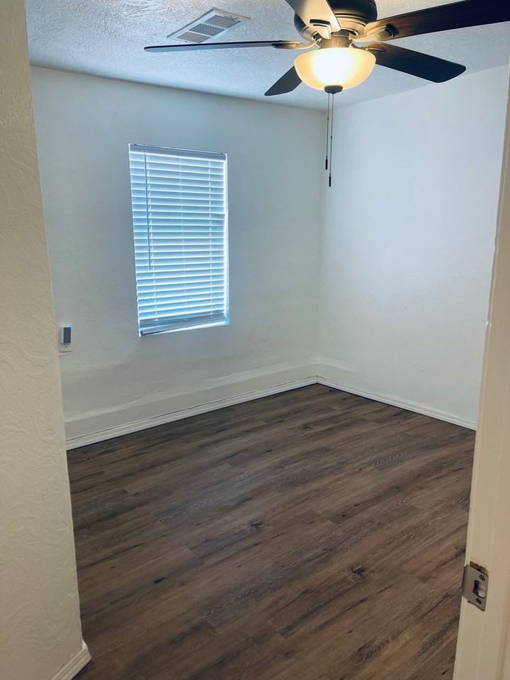 1818 Edith Blvd Se - Photo 7 of 17