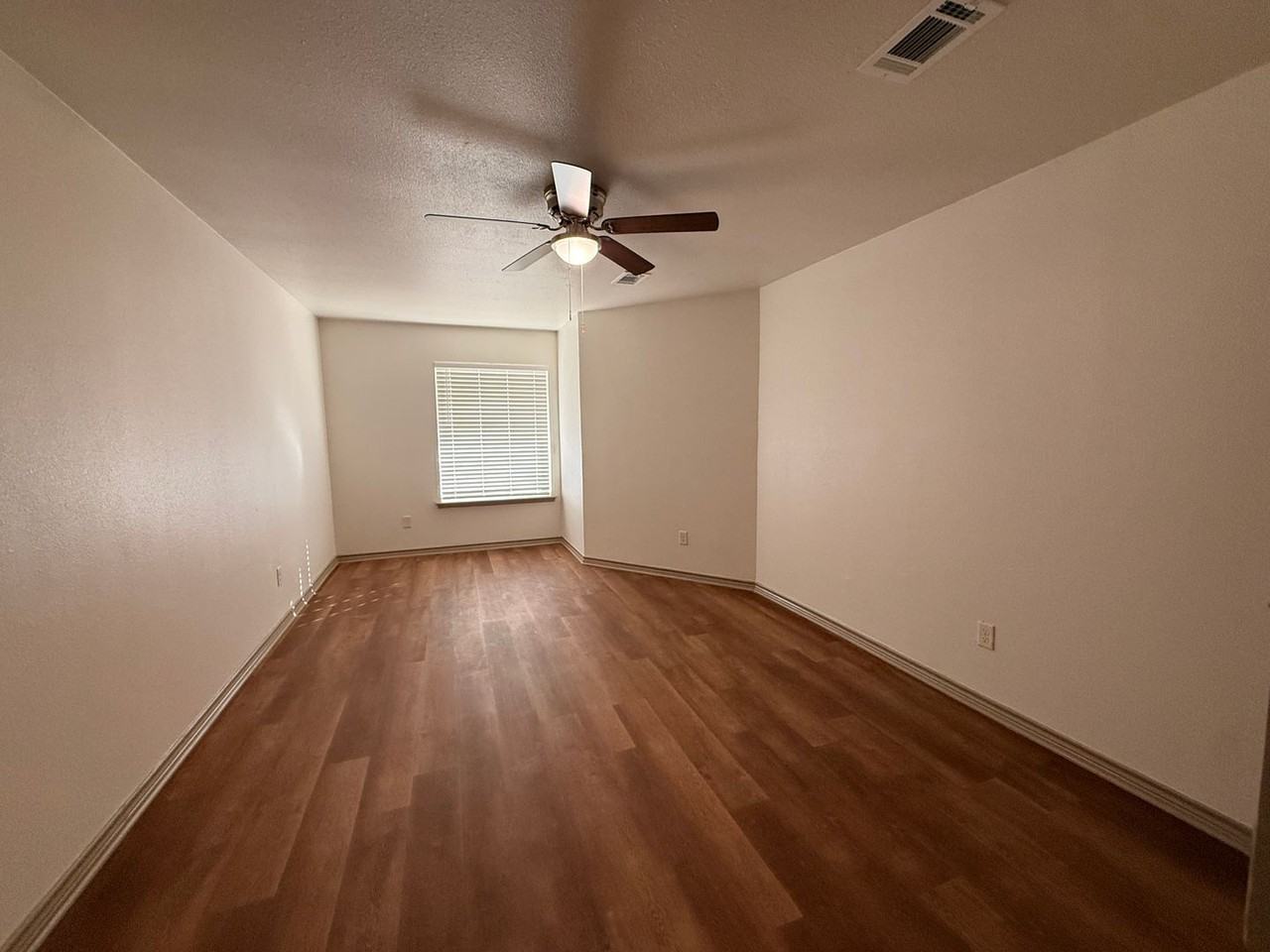 3604 Andrea St - Photo 7 of 24