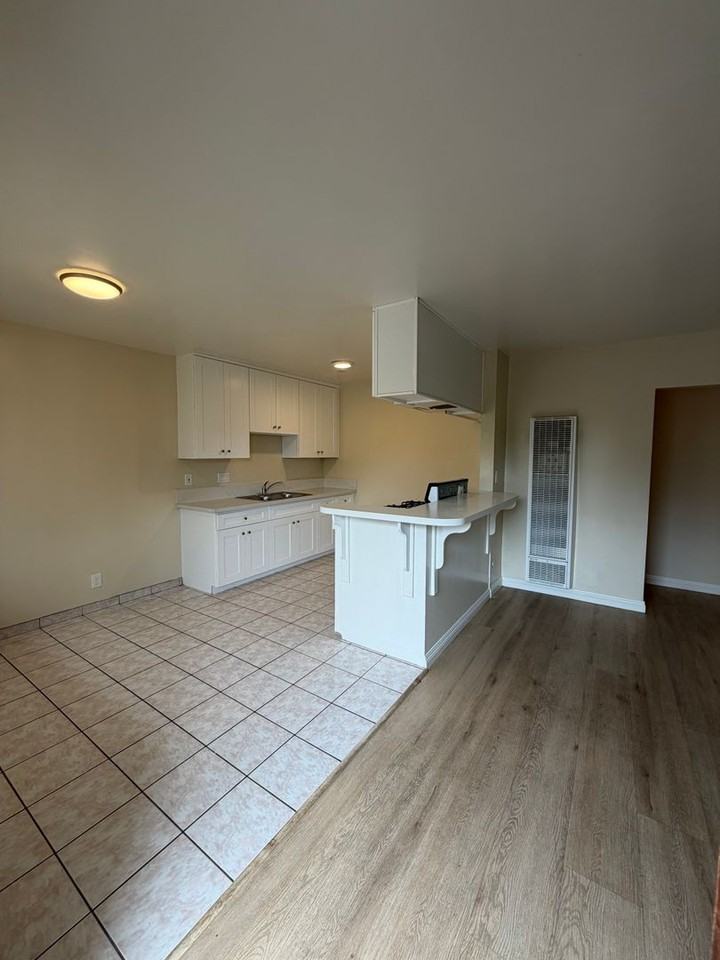4953 Gambier St - Photo 4 of 15