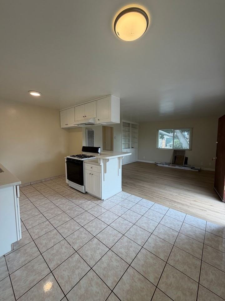 4953 Gambier St - Photo 5 of 15