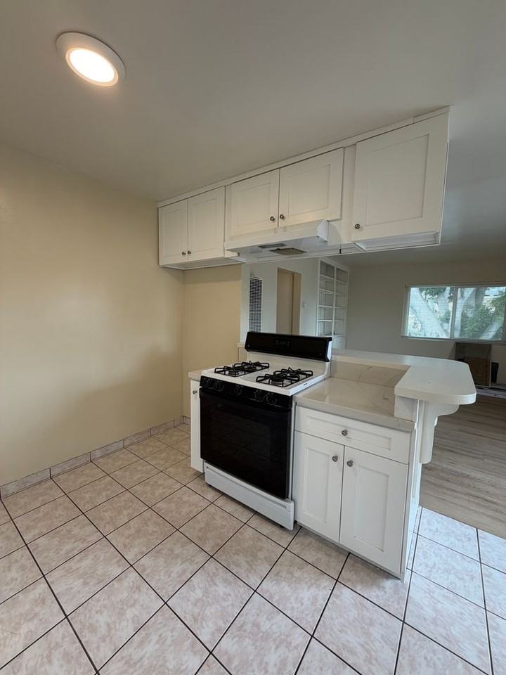 4953 Gambier St - Photo 7 of 15