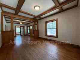 featured image of 415 N 32nd St