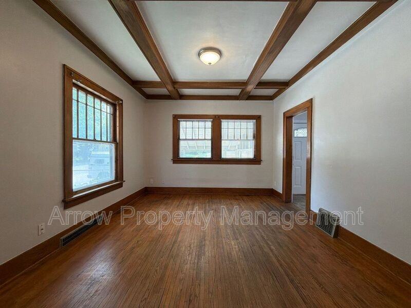415 N 32nd St - Photo 6 of 33