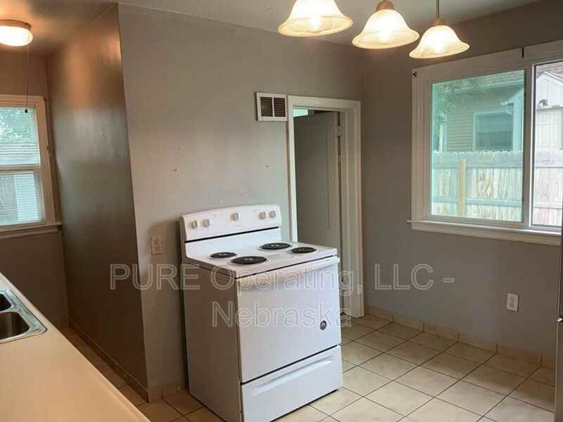 921 W 8th St - Photo 4 of 50