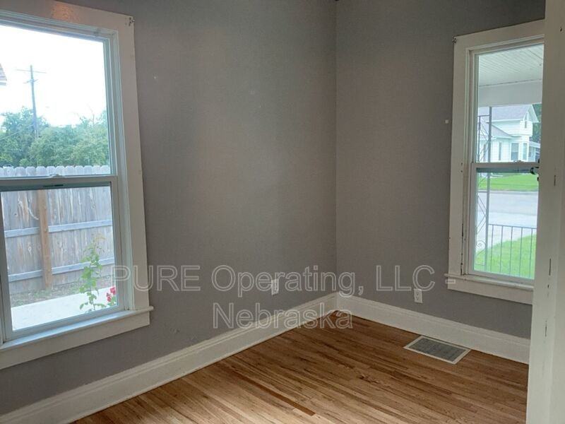 921 W 8th St - Photo 5 of 50