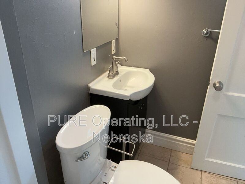 921 W 8th St - Photo 6 of 50