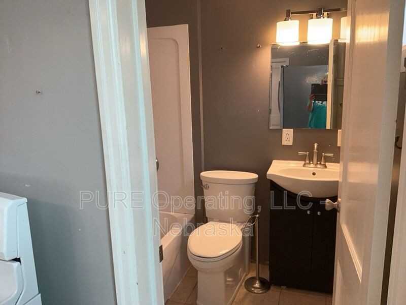 921 W 8th St - Photo 7 of 50