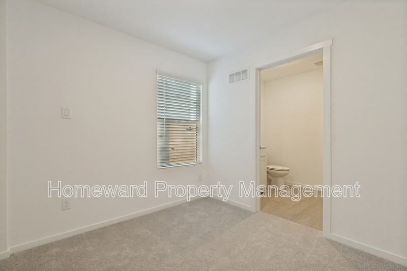 1037 Bishop Creek Dr - Photo 5 of 12