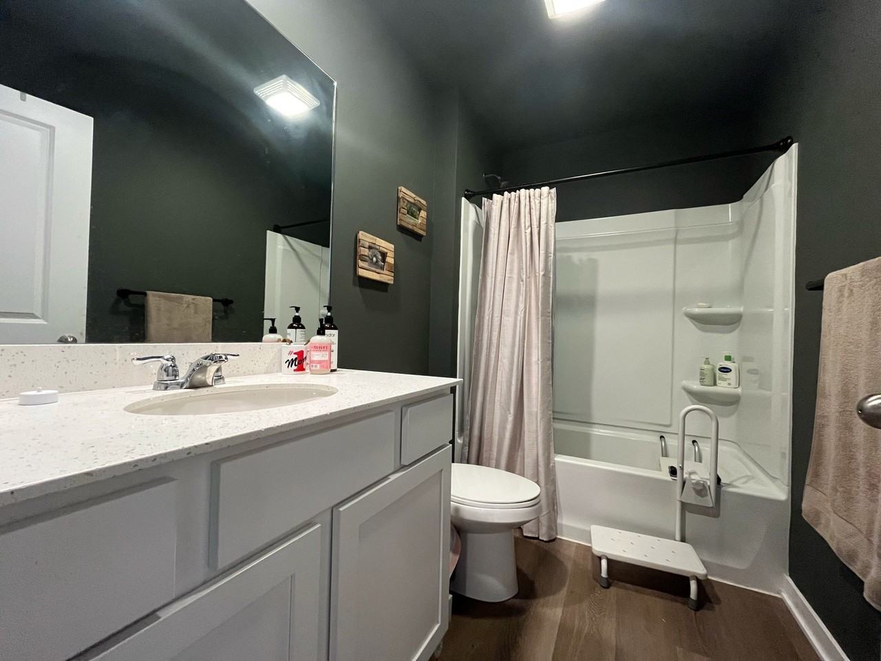 4428 Ne 16th St #1 - Photo 6 of 15