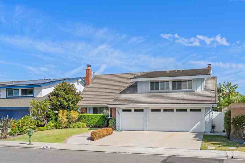 8591 Naples Dr - Photo 4 of 38