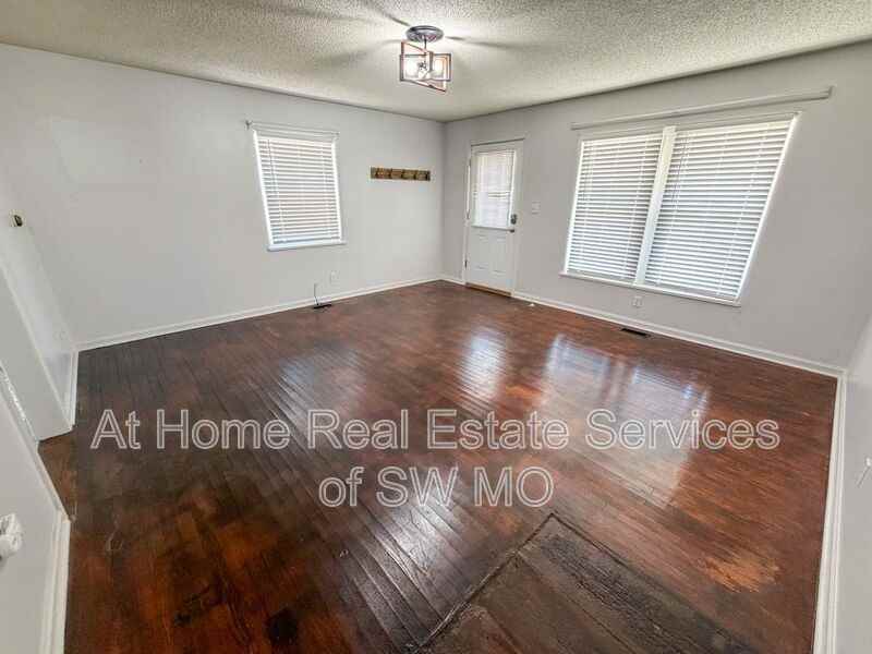 648 S Fairway Ave - Photo 2 of 10