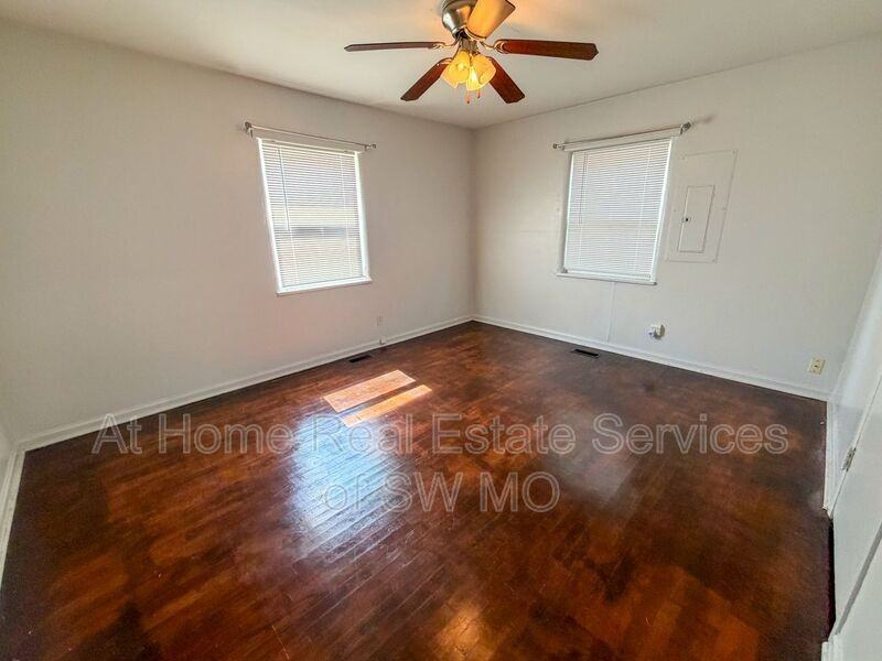 648 S Fairway Ave - Photo 4 of 10