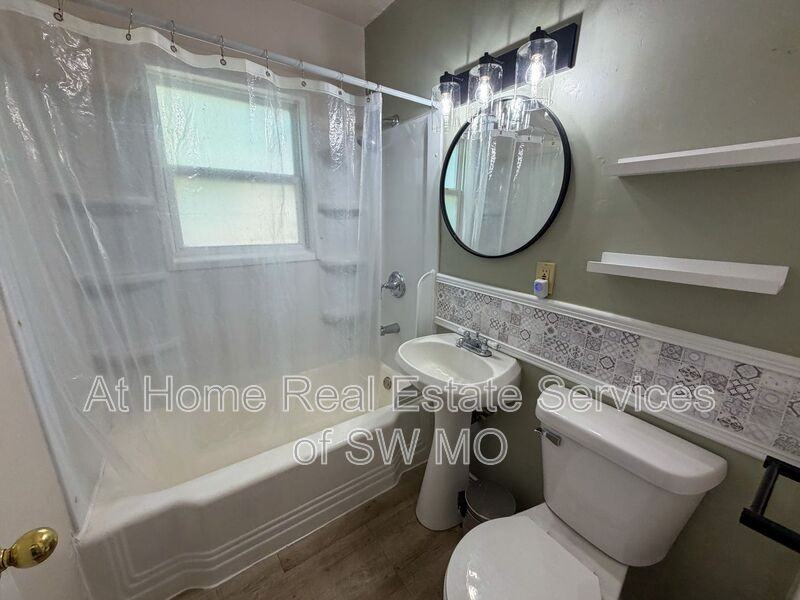 648 S Fairway Ave - Photo 5 of 10