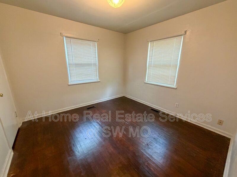 648 S Fairway Ave - Photo 6 of 10