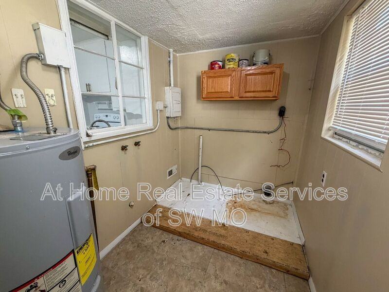 648 S Fairway Ave - Photo 7 of 10