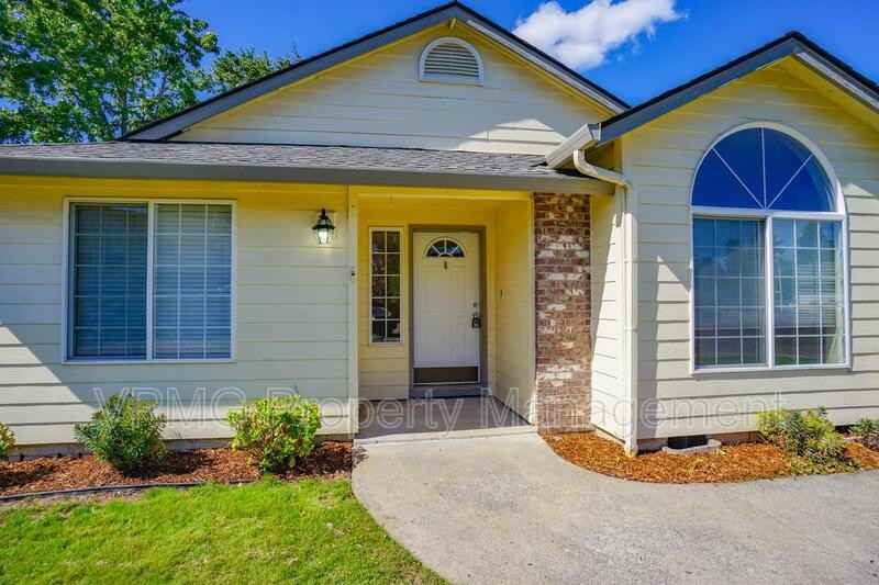 612 Ne 147th Cir - Photo 6 of 50