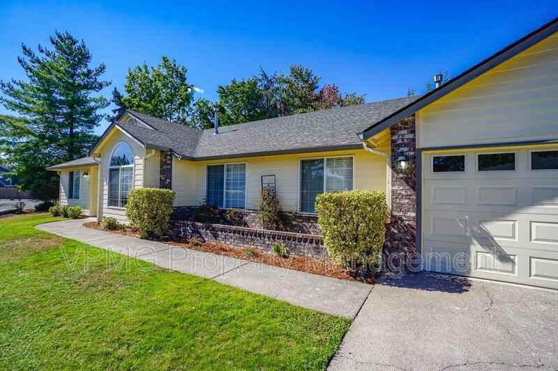 612 Ne 147th Cir - Photo 7 of 50