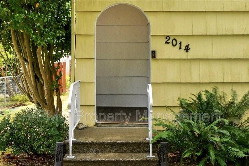 2014 E St - Photo 2 of 29