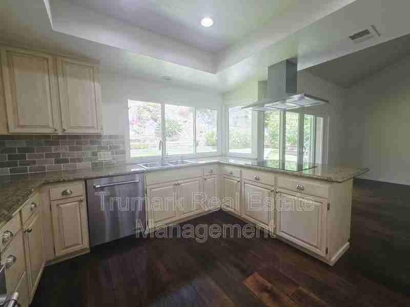 3933 Karen Lynn Dr - Photo 5 of 19