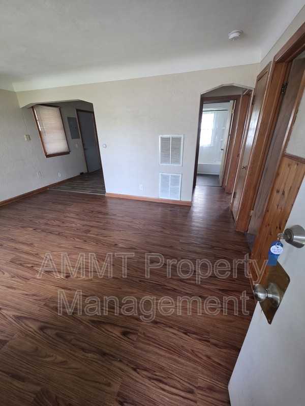 349 22nd Ave Sw - Photo 3 of 7
