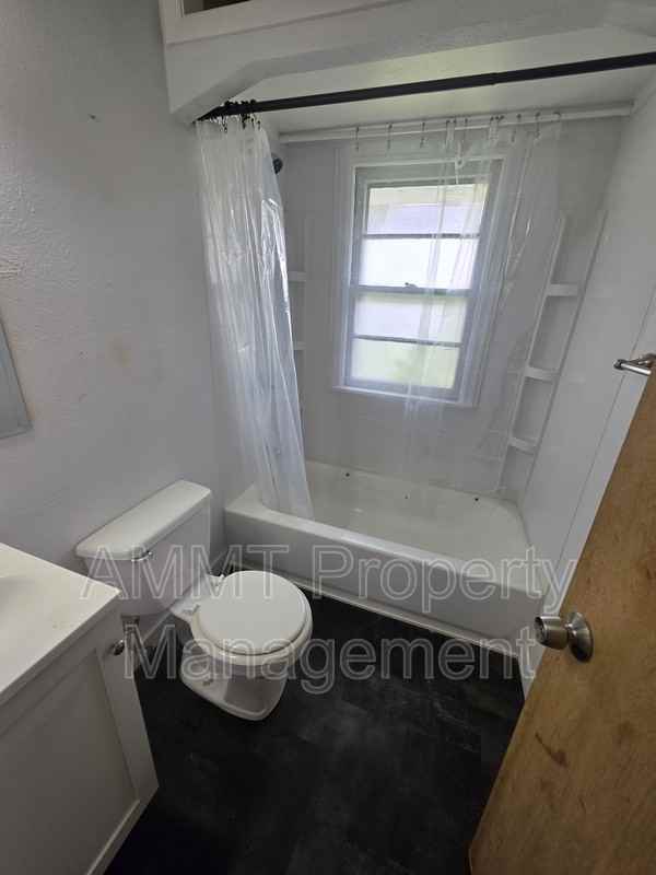 349 22nd Ave Sw - Photo 4 of 7