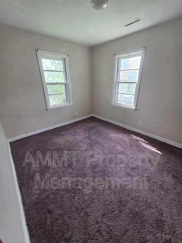 349 22nd Ave Sw - Photo 5 of 7