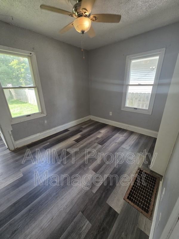 2622 2nd Ave Se - Photo 3 of 9