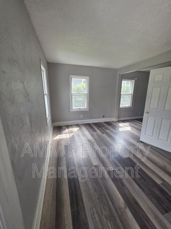 2622 2nd Ave Se - Photo 4 of 9