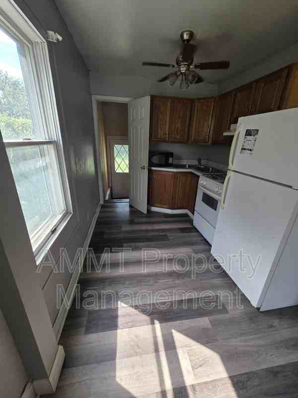 2622 2nd Ave Se - Photo 7 of 9