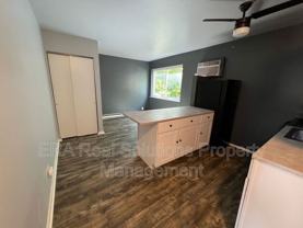 745 Oak St #4 - Photo 1 of 1